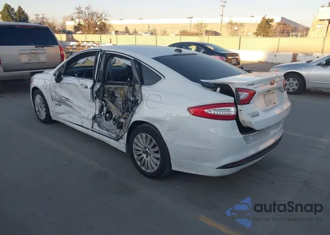 2014 Ford Fusion Energi Se Luxury z USA, uszkodzony, nr VIN 3FA6P0PU9ER335981